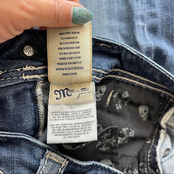 Miss Me fleur de lis pocket detailed crops Sz 28 - Picture 6 of 8